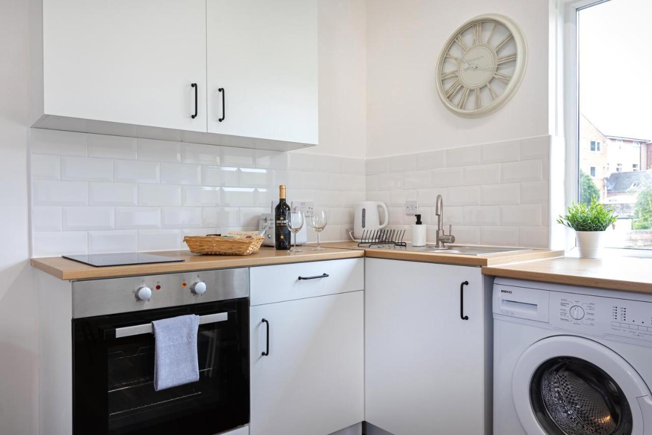 Modern 1-Bedroom Apartment, Beach 5-Min Walk, Free Parking Weymouth Esterno foto