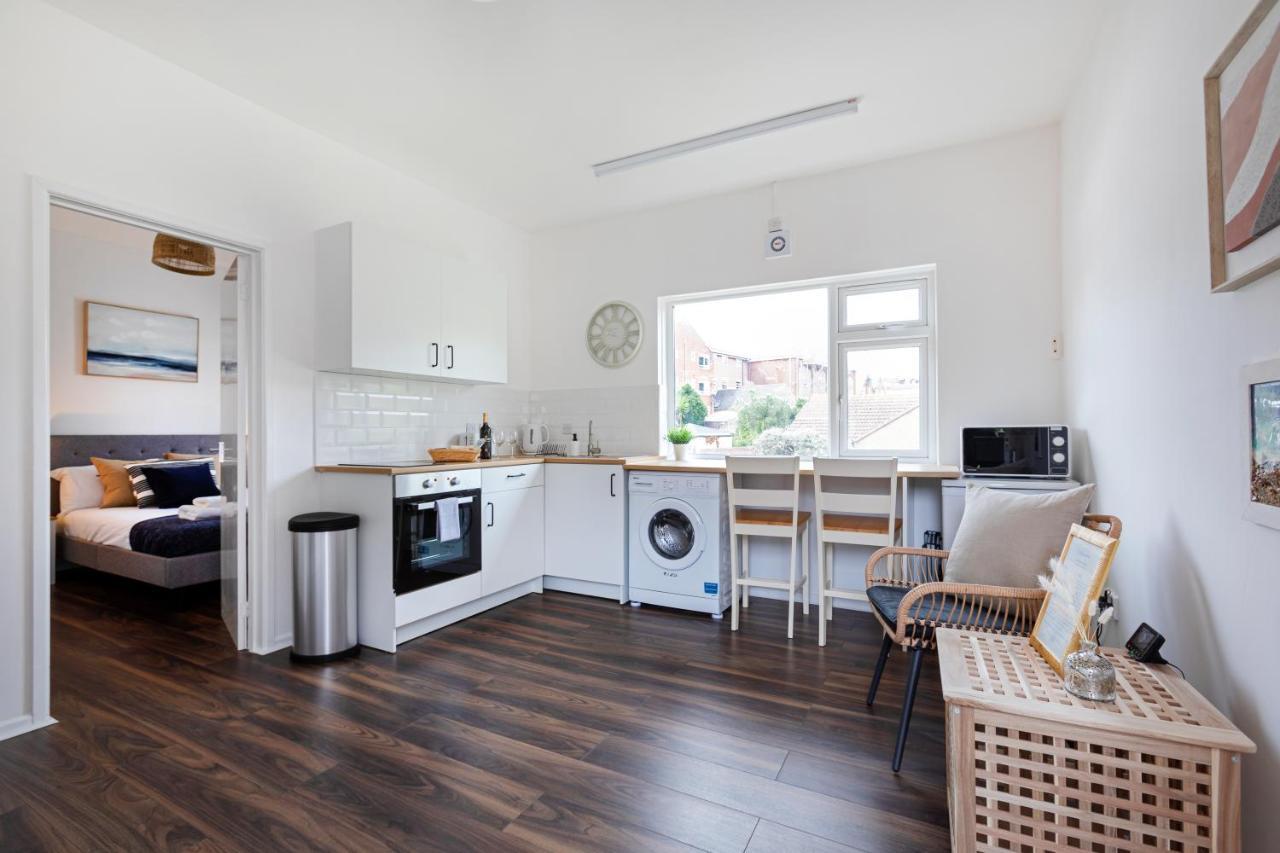 Modern 1-Bedroom Apartment, Beach 5-Min Walk, Free Parking Weymouth Esterno foto